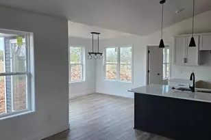 8372 Marlo Ave, Neenah, WI 54956 - Photo 5