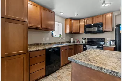 206 E Spring Street, New London, WI 54961 - Photo 3