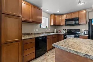 206 E Spring St, New London, WI 54961 - Photo 3