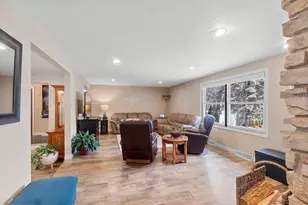 2031 Parkwood Ct, Green Bay, WI 54304 - Photo 11