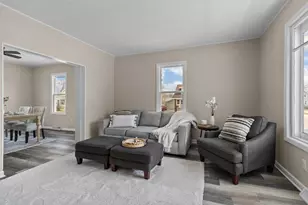 22 E Melvin Ave, Oshkosh, WI 54901 - Photo 5