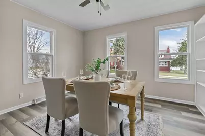 22 E Melvin Avenue, Oshkosh, WI 54901 - Photo 9