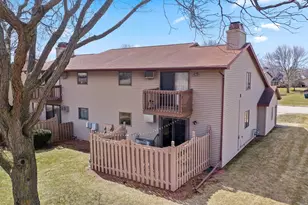 2405 Cedar Ridge Ct, Green Bay, WI 54313 - Photo 7