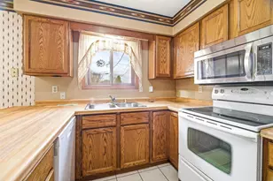 321 Superior St, Omro, WI 54963 - Photo 9