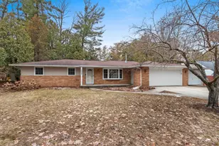 1023 Laverne Dr, Green Bay, WI 54311 - Photo 3