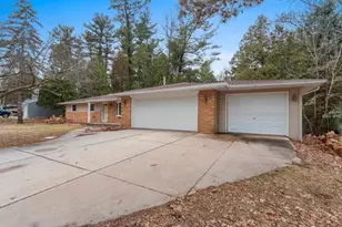 1023 Laverne Dr, Green Bay, WI 54311 - Photo 5