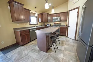 730 Aerostar Ln, Green Bay, WI 54313 - Photo 5