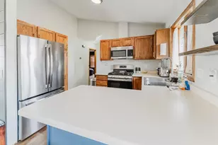 3113 Bellfield Dr, Oshkosh, WI 54904 - Photo 3