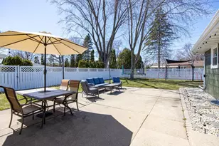 1131 Honeysuckle Ln, Neenah, WI 54956 - Photo 29