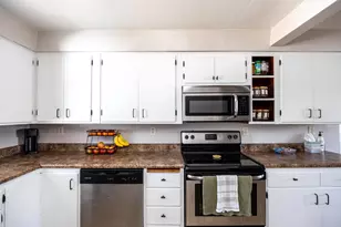 1131 Honeysuckle Ln, Neenah, WI 54956 - Photo 7