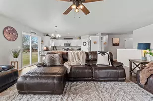 1221 Velsen Rd, Green Bay, WI 54313 - Photo 7