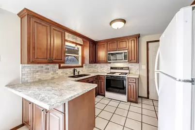 2121 Rose Frances Court, Green Bay, WI 54311 - Photo 9