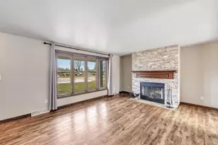 2121 Rose Frances Ct, Green Bay, WI 54311 - Photo 3