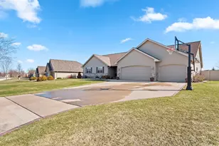 1979 Kettle Creek Dr, De Pere, WI 54115 - Photo 69