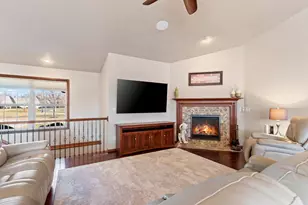 1979 Kettle Creek Dr, De Pere, WI 54115 - Photo 9