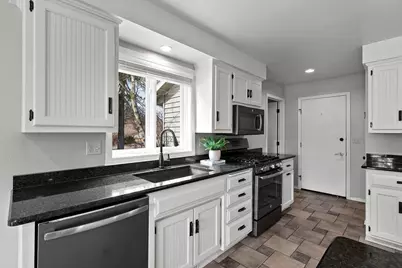 2763 S Memorial Drive, Green Bay, WI 54313 - Photo 11