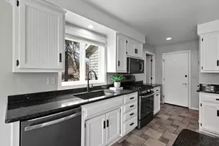 2763 S Memorial Dr, Green Bay, WI 54313 - Photo 11