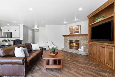 2763 S Memorial Drive, Green Bay, WI 54313 - Photo 5