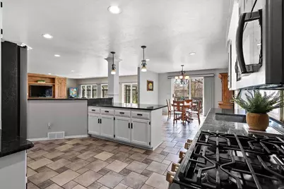 2763 S Memorial Drive, Green Bay, WI 54313 - Photo 13