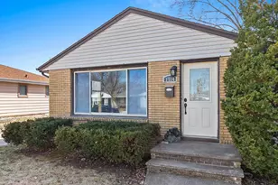 1714 Lilac Ln, Green Bay, WI 54302 - Photo 3