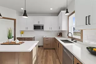 8347 Marlo Ave, Neenah, WI 54956 - Photo 7