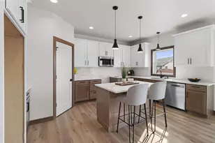 8347 Marlo Ave, Neenah, WI 54956 - Photo 3