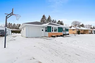 1619 Orchard Dr, Manitowoc, WI 54220 - Photo 43