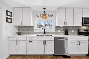 739 Park St, Wrightstown, WI 54180 - Photo 9