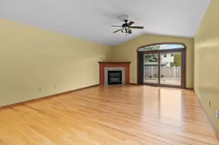 1274 W 18th Ave, Oshkosh, WI 54904 - Photo 5