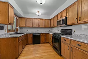 1274 W 18th Ave, Oshkosh, WI 54904 - Photo 3