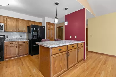 1274 W 18th Avenue, Oshkosh, WI 54904 - Photo 9