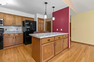 1274 W 18th Ave, Oshkosh, WI 54904 - Photo 9