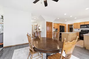 1081 S Violet Ln, Appleton, WI 54914 - Photo 7