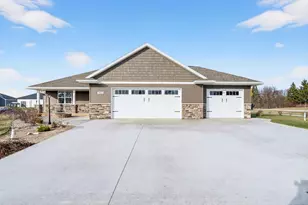 302 Willie Mays Cir, De Pere, WI 54115 - Photo 35