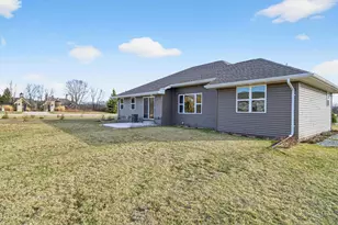 302 Willie Mays Cir, De Pere, WI 54115 - Photo 33