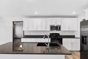 302 Willie Mays Cir, De Pere, WI 54115 - Photo 9