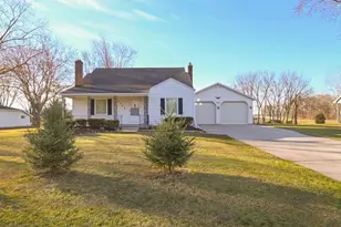 2046 Wayside Pl, Green Bay, WI 54311 - Photo 1