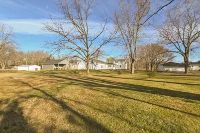 2046 Wayside Place, Green Bay, WI 54311 - Photo 9