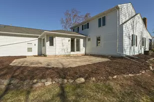 2046 Wayside Pl, Green Bay, WI 54311 - Photo 5