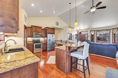 334 Whispering Creek Court, Green Bay, WI 54303 - Photo 5