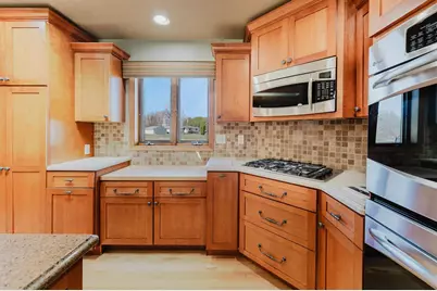 3127 Honey Creek Court, Oshkosh, WI 54904 - Photo 11