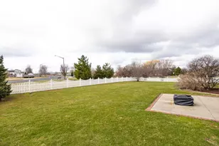 2195 Shadow Bend Ct, Neenah, WI 54956 - Photo 37