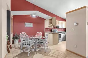 921 Babcock St, Neenah, WI 54956 - Photo 9