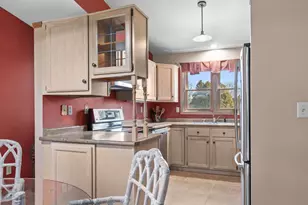 921 Babcock St, Neenah, WI 54956 - Photo 7