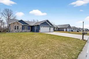 4804 N Vincent Dr, Appleton, WI 54913 - Photo 3