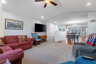 209 Ridgewood Dr, Gillett, WI 54124 - Photo 9