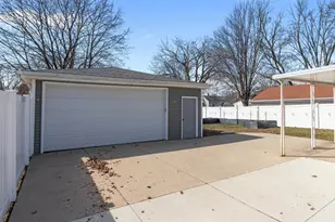 121 S Schaefer St, Appleton, WI 54915 - Photo 25