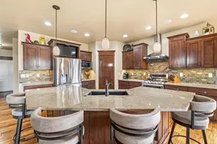 3383 Hawkeye Ct, Suamico, WI 54313 - Photo 11