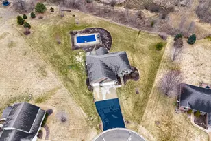 3383 Hawkeye Ct, Suamico, WI 54313 - Photo 5