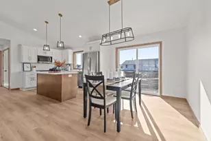 2041 Bear Paw Trail, Kaukauna, WI 54130 - Photo 13